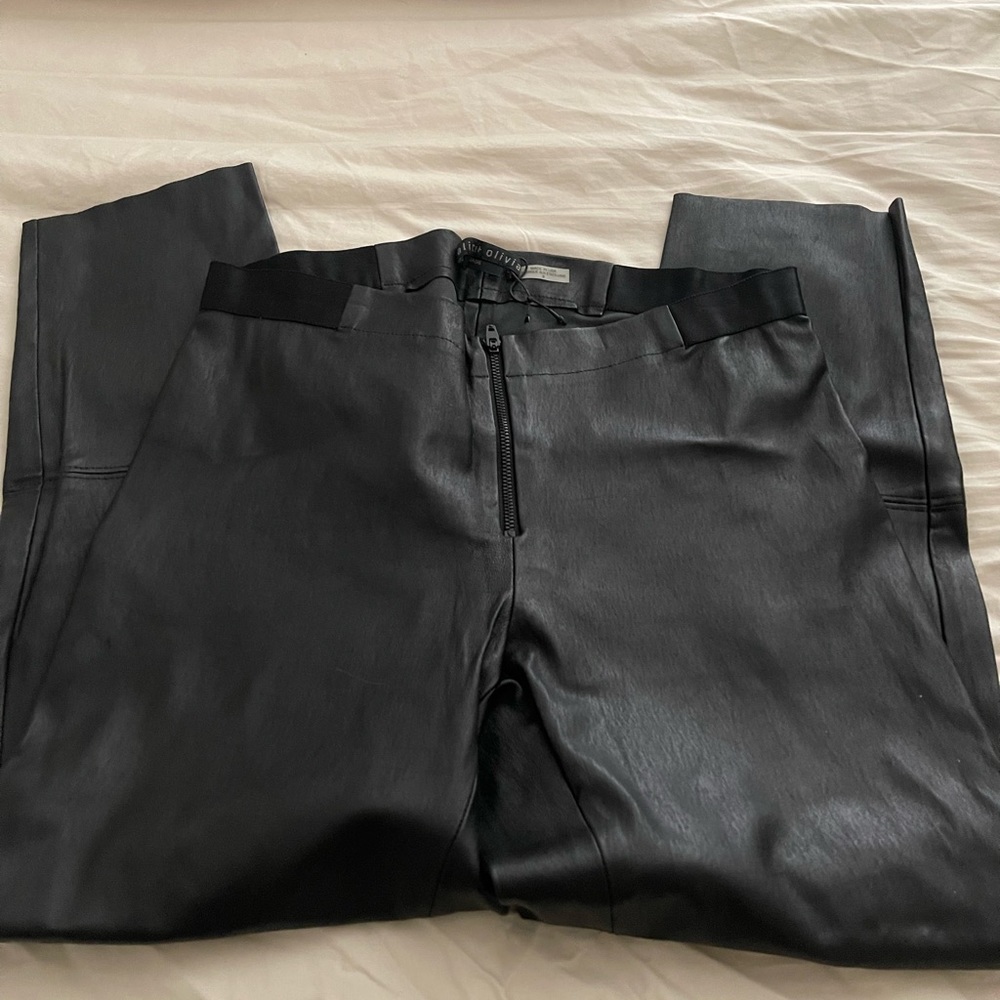 Alice and Olivia cropped pants